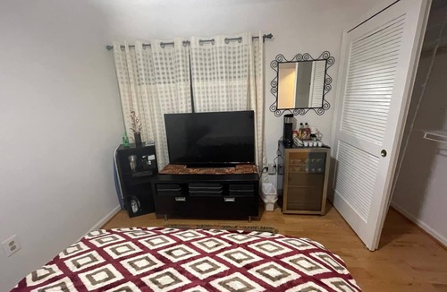 Gaithersburg House | Private room&bath in shared SFH/ 10 mins to Shadygrove metro
