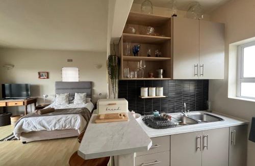 Kommetjie House | Private spacious studio in Kommetjie close to the beach