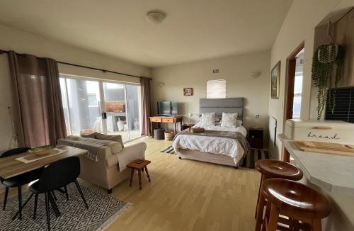 Kommetjie House | Private spacious studio in Kommetjie close to the beach