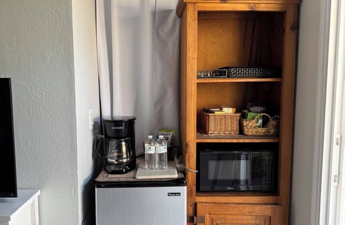 Eastside House | Private studio with large patio