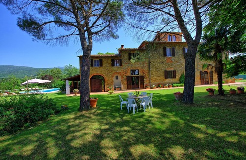 Terranuova Bracciolini Villa | Private Villa with WIFI, private pool, TV, patio, pets allowed, panoramic view, close to Arezzo
