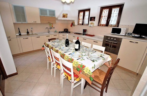 Capolona Villa | Private Villa with private pool, A/C, WIFI, TV, patio, pets allowed, panoramic view, close to Arezzo