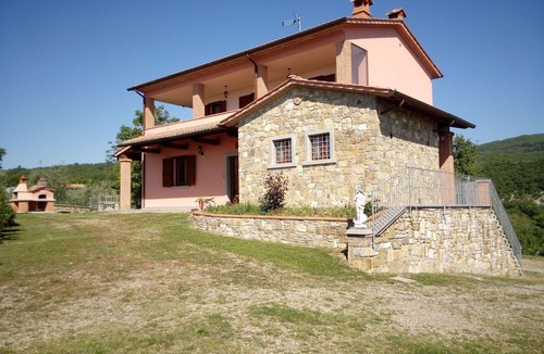Capolona Villa | Private Villa with private pool, A/C, WIFI, TV, patio, pets allowed, panoramic view, close to Arezzo