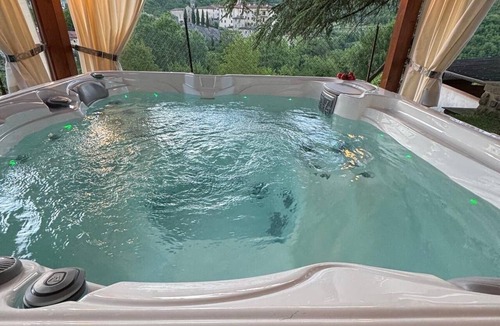 Castel Focognano Villa | Private villa with pool, hot tub and garden in the Tuscan countryside
