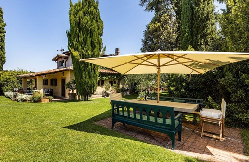Figline e Incisa Valdarno Villa | Private Villa with WIFI, hot tub, private pool, A/C, sauna, TV, patio, close to Greve In Chianti