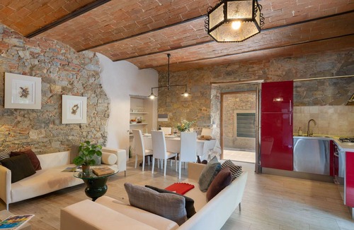 Pergine Valdarno Villa | Private Villa with WIFI, A/C, private pool, TV, patio, pets allowed, panoramic view, close to Arezzo