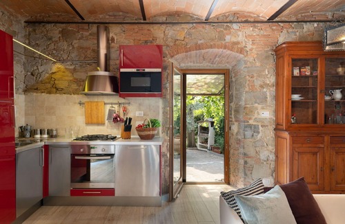 Pergine Valdarno Villa | Private Villa with WIFI, A/C, private pool, TV, patio, pets allowed, panoramic view, close to Arezzo