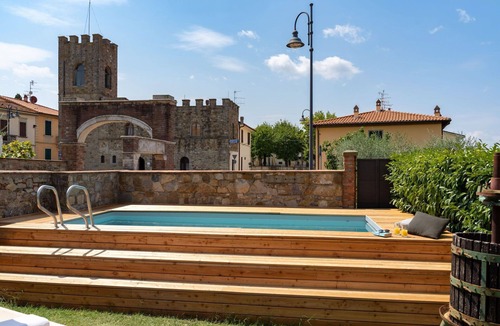Pergine Valdarno Villa | Private Villa with WIFI, A/C, private pool, TV, patio, pets allowed, panoramic view, close to Arezzo