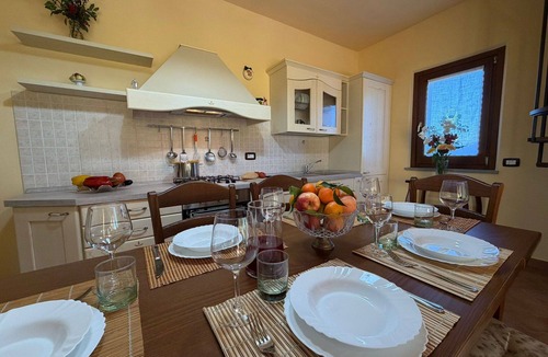 Ferretto Villa | Private Villa with WIFI, private pool, A/C, TV, pets allowed, panoramic view, close to Cortona