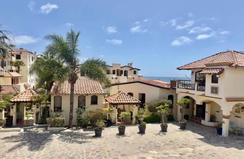 Playas de Rosarito Apartment | Puerto Nuevo Surf Casita Encanto 1BR with pool