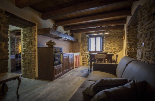 Raggiolo Cottage | Purgatorio house, a typical Tuscan structure with pool, surrounded by nature.