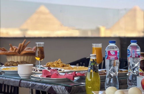 Kafrat al Jabal Apartment | Pyramids Palace View