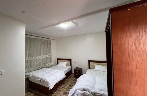 Kafrat al Jabal Hotel | pyramids view inn To Pyramids , 4-bedroom hotel with AC and WiFin tranquil Giza