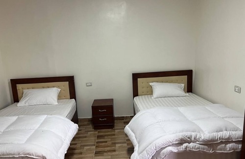 Kafrat al Jabal Hotel | pyramids view inn To Pyramids , 4-bedroom hotel with AC and WiFin tranquil Giza