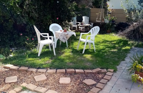 Clovelly Apartment | Quaint Cottage with tranquil garden and swimming pool . Near beach !