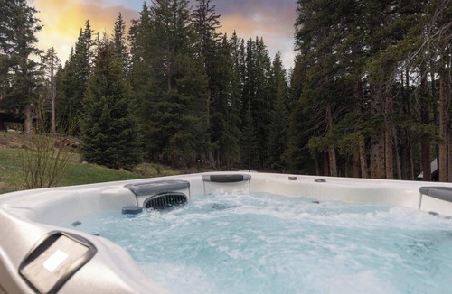 Blue River House | Quandary Mountain Retreat: Hot Tub, 4 Bedrooms, Pool Table, Gas Grill