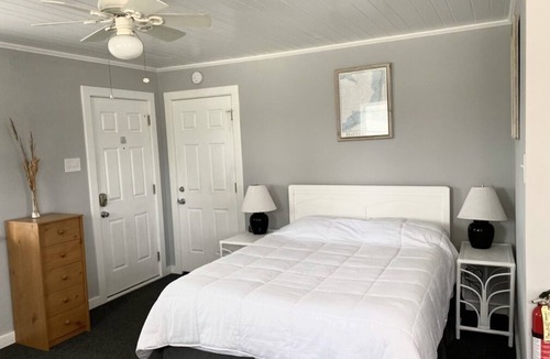 Buxton Hotel | Queen Efficiency | 11 | Pet Friendly