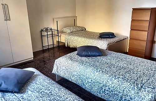 Saragozza-Porto Apartment | Queen Home Maggiore - One Bedroom Apartment, Sleeps 5