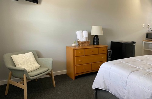 Buxton Hotel | Queen Room | 10 | Pet Friendly