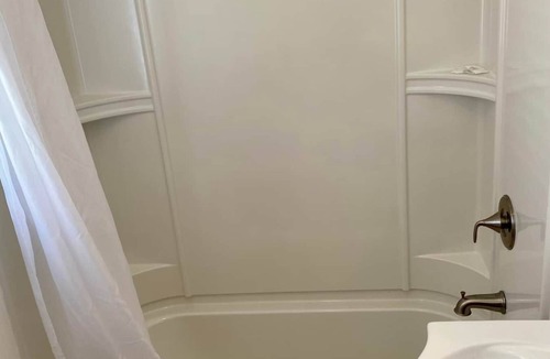 Buxton Hotel | Queen Room | 10 | Pet Friendly