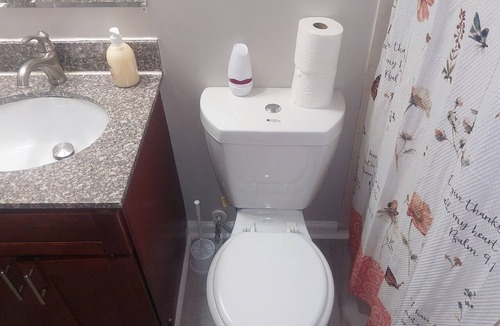 Greenbelt Apartment | Quiet 2-bedroom apartment with AC and free parking in vibrant Greenbelt