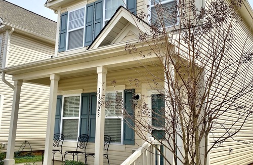Huntersville House | Quiet and Beautiful House in a WONDERFUL location near 2 Lakes and Charlotte!