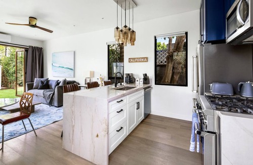 Carlson Park House | Quiet and Elegant Retreat for 4 Travelers