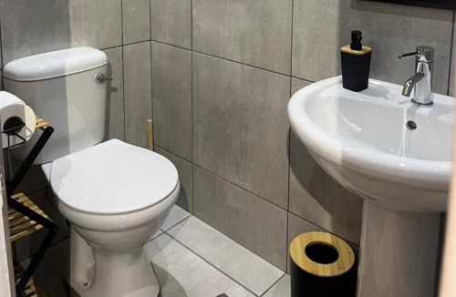 Greater Johannesburg Metropolitan Area Apartment | Quiet Blairgowrie Garden Cottage Close to Sandton