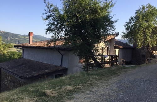 Bobbio Apartment | Quiet vacation apartment in the countryside 2km from the Trebbia river and Bobbio old town