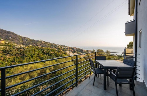 Rapallo Apartment | Rapallo - Bilocale con piscina e vista colline