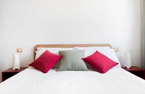 Bolognina Apartment | Realkasa Pool & Parking Flat