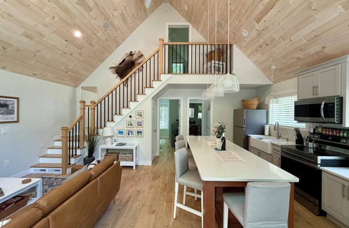 Baileys Harbor Cottage | Red Cherry Woods Cottage 🍒 ~ Stylish Baileys Harbor Escape