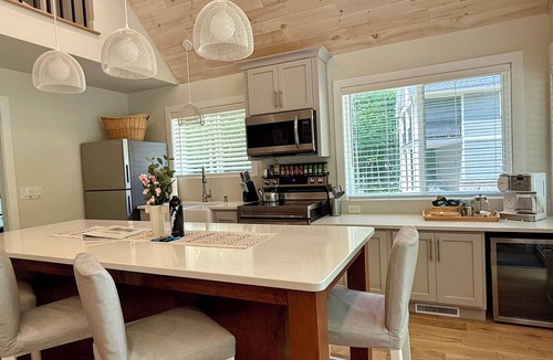 Baileys Harbor Cottage | Red Cherry Woods Cottage 🍒 ~ Stylish Baileys Harbor Escape