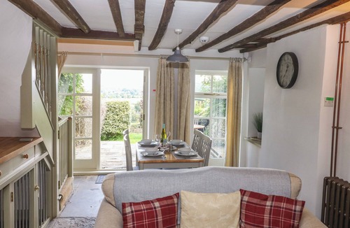 Blockley Cottage | RED FAWN COTTAGE, pet friendly, character holiday cottage in Blockley