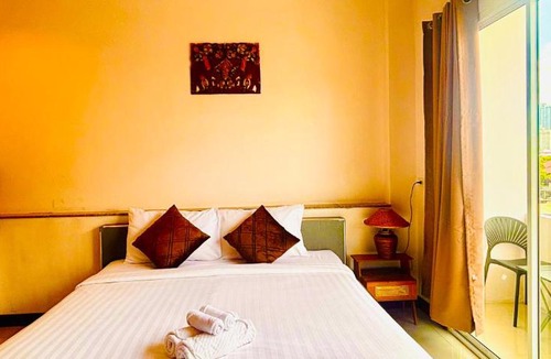 Samre Hotel | Ree- Riverside hotel