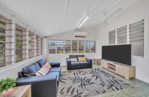 Kurrimine Beach House | Reef Shack Beach Vibes bring your boat