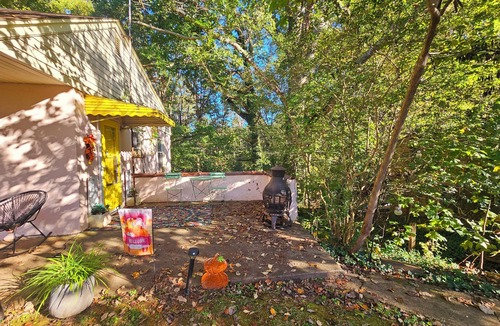 Jonesville House | Refreshing home with WiFi, AC, fireplace in marvelous Heart of Yadkin Valley