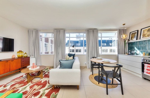 Cape Town City Centre Apartment | Refurbished Studio Apart in the Heart of Cape Town