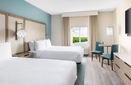 Florida Keys Hotel | Relax and Recharge! 4 Relaxing Units, Free Breakfast, Near Marathon Air Museum!