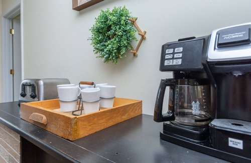 Thomasville House | Relax & Unwind at Your Home Away From Home.