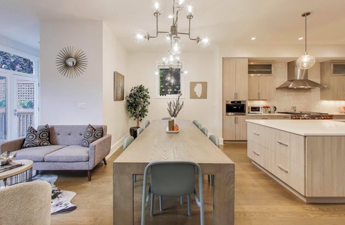West Town House | Relax with family in a super deluxe single family home. West town.
