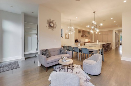 West Town House | Relax with family in a super deluxe single family home. West town.