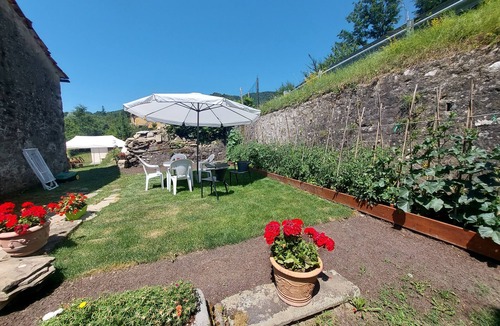 Saturnana Apartment | Relax yourself, private garden, comfortable flat, shared pool, Spa room (fee)