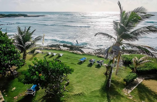 Rendezvous House | Relaxing Accommodation! w/Kitchenette & Balcony! Free Parking & Outdoor Pool