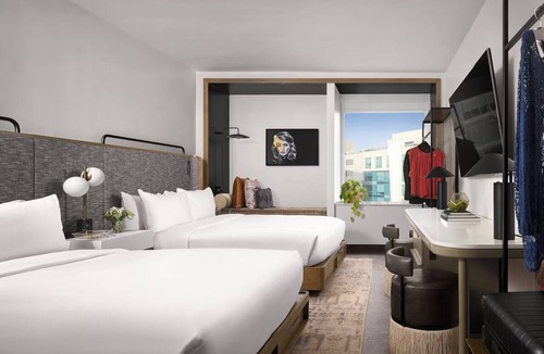 Downtown Washington D.C. Hotel | Relaxing City View Room in the Heart of DC | Near Smithsonian Museums
