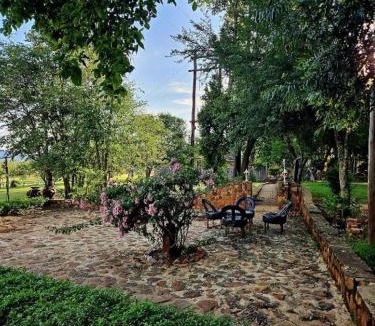 Magaliesberg Apartment | Relaxing Mountain Cottages - Hikes, Boma, Pool