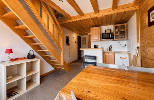 Notre-Dame-de-Bellecombe Apartment | Renovated duplex 4 pers, south balcony