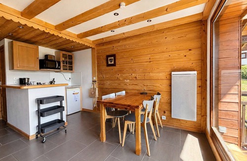 Notre-Dame-de-Bellecombe Apartment | Renovated duplex 4 pers, south balcony