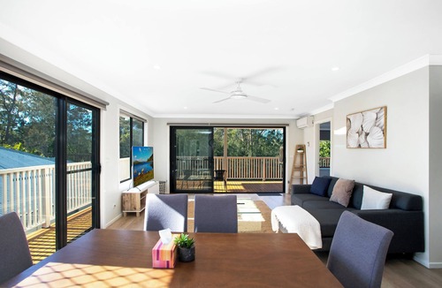Umina Beach Apartment | Renovated 3 bed Unit with Views