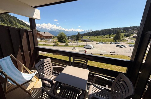 Les Saisies Apartment | Renovated cabin studio for 4, south balcony, garage included